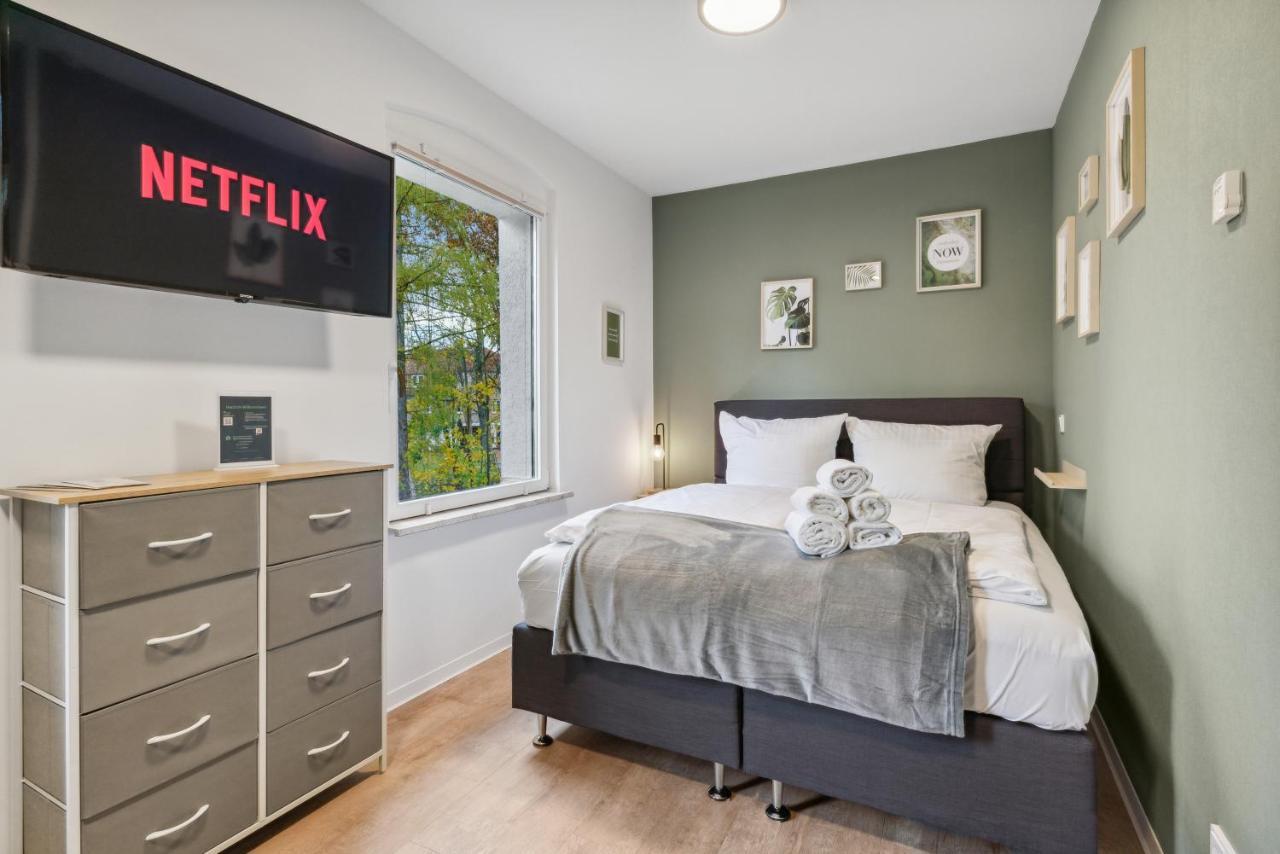 Vorstadtoase - 3 Personen - Apartment Mit Queensize-Bett, Badewanne, Schlafcouch, Parken, Netflix, Naehe Ber Eichwalde Dış mekan fotoğraf