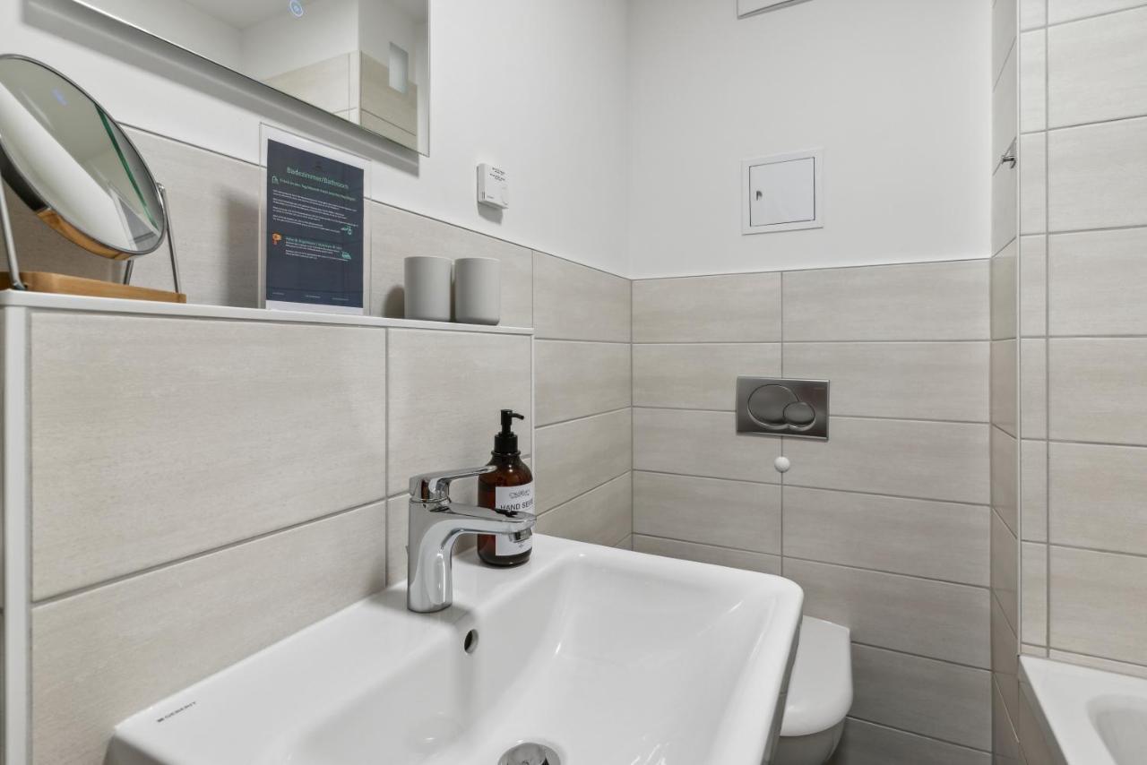 Vorstadtoase - 3 Personen - Apartment Mit Queensize-Bett, Badewanne, Schlafcouch, Parken, Netflix, Naehe Ber Eichwalde Dış mekan fotoğraf